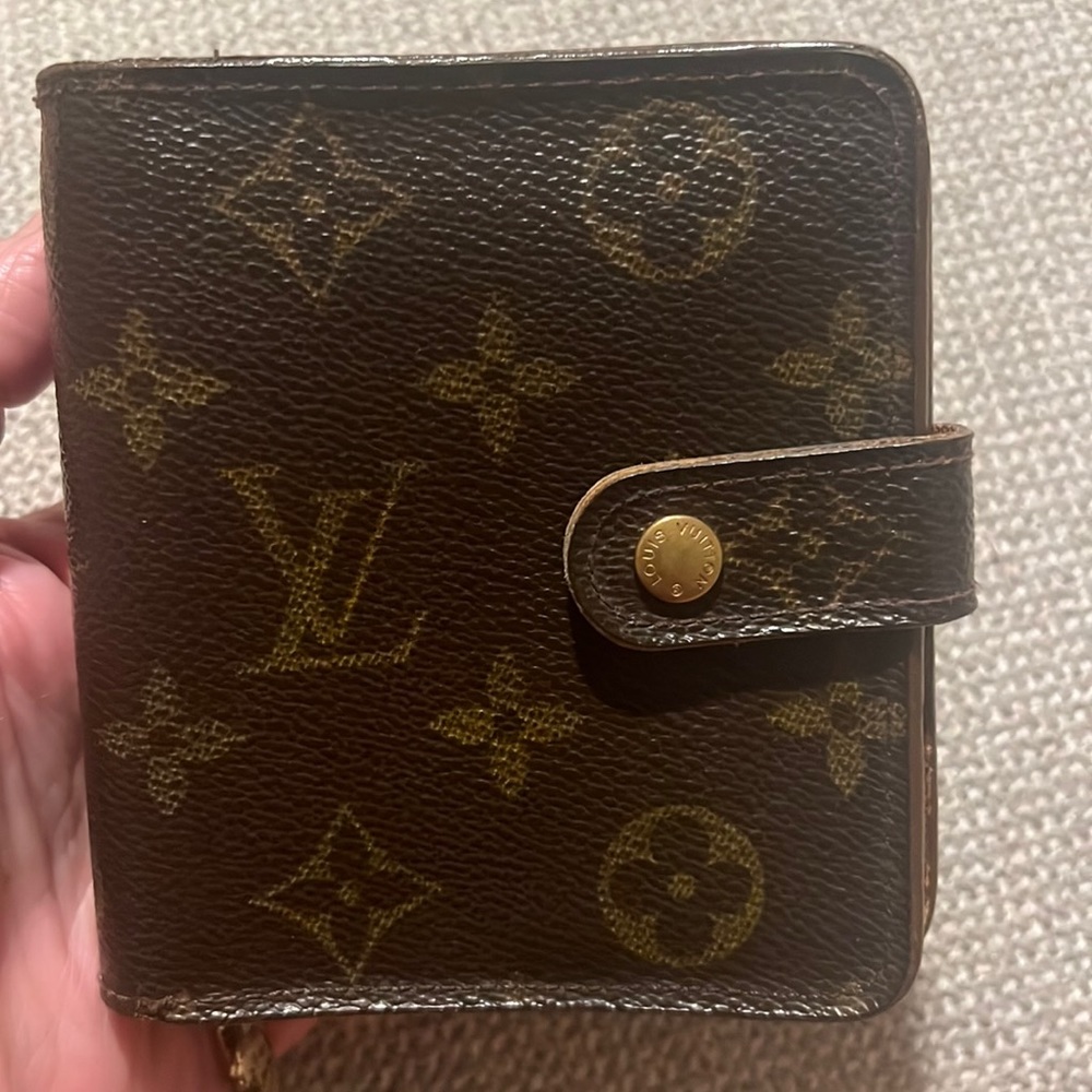 Louis Vuitton Authentic Monogram compact wallet MI0010